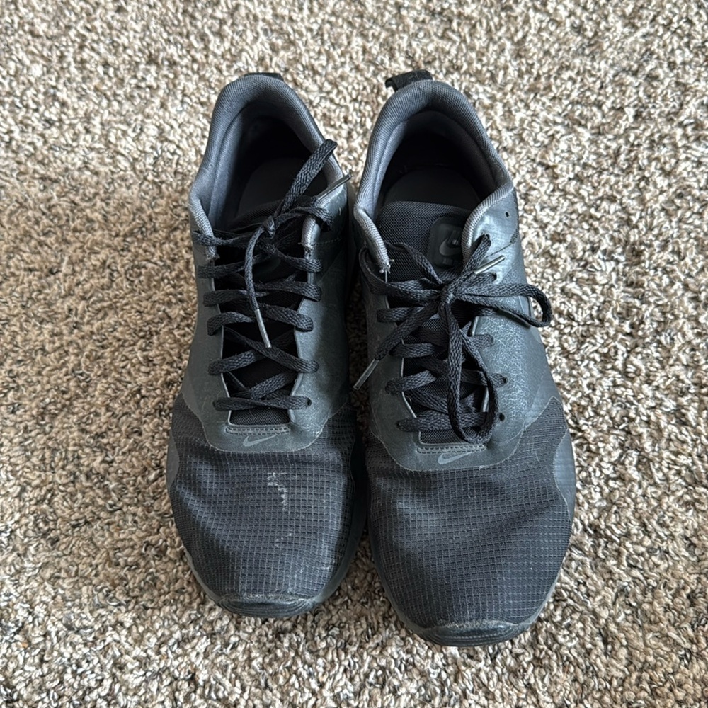 Men’s Nike air max tavas; size 10.5